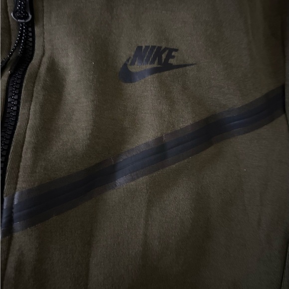 Nike Green Zip-Up Sweater with Stand-Up Collar - Picture 3 of 12